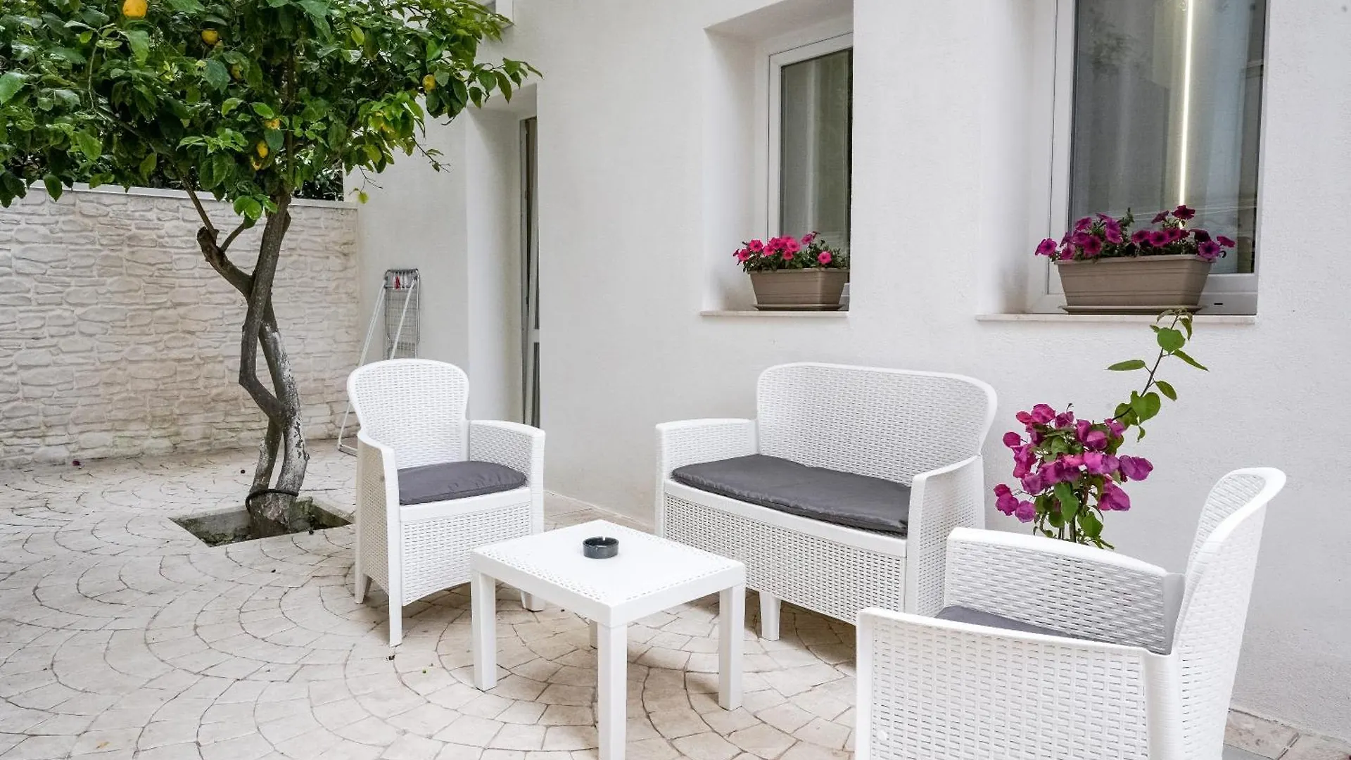 فندق مبيت وإفطار راغوزا La Peonia B&B إيطاليا